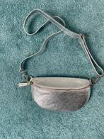 Zilverkleur leren heuptasje, Ophalen of Verzenden, Zo goed als nieuw, Zwart, Schoudertasje