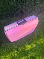 Knal roze koffer * Merk Carlton, Sieraden, Tassen en Uiterlijk, Koffers, Gebruikt, Hard kunststof, 55 cm of meer, 50 tot 60 cm