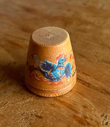 Houten Vingerhoedje met Vogel Decoratie beschikbaar voor biedingen