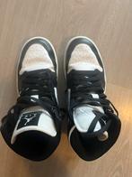 Nike Air Jordan - Maat 37,5, Kleding | Dames, Ophalen of Verzenden, Zo goed als nieuw, Zwart, Sneakers of Gympen