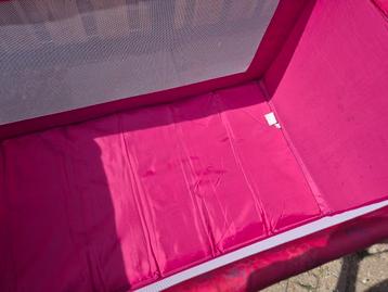 Fel roze Campingbedje 2 matrassen en tas  beschikbaar voor biedingen