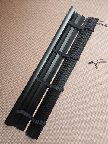 Zwarte houten jaloezieën 1640x 1370mm beschikbaar voor biedingen