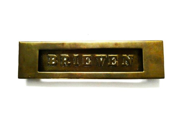 Oude kleine brievenbusklep met daarop in reliëf BRIEVEN, Antiek en Kunst, Antiek | Koper en Brons, Ophalen of Verzenden