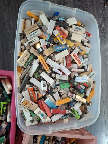 Grote verzameling aanstekers, zie alle foto's  beschikbaar voor biedingen