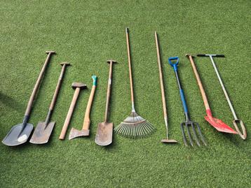 Tuingereedschap, scheppen, hakbijl, riek, schoffel, bladhark beschikbaar voor biedingen