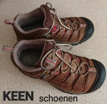 KEEN schoenen maat 7,0 = maat 39,5
  beschikbaar voor biedingen