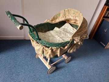 Poppenwagen riet vintage beschikbaar voor biedingen