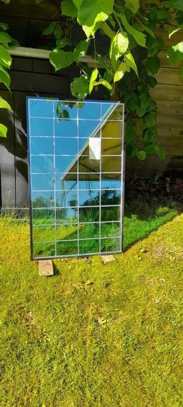 dubbel glas  in lood beschikbaar voor biedingen