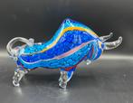 Mooie stier van glas.