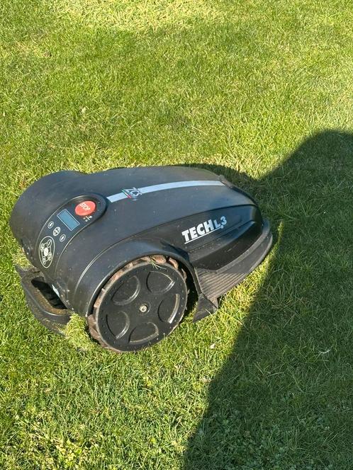 Robotmaaier Tech-line L3 met afdak / garage en oplaadstation, Tuin en Terras, Robotmaaiers, Gebruikt, Ophalen