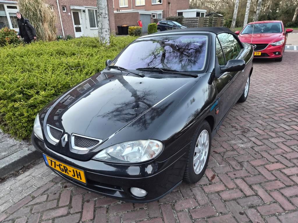 Renault Mégane 1.6 16V Cabrio - NIEUWE APK, Auto's, Renault, 1250 kg, Zwart, 4 cilinders, Cabriolet