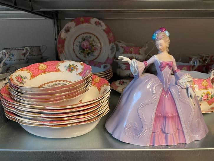 Royal albert LADY CARLYLE diverse, Verzamelen, Disney, Zo goed als nieuw, Beeldje of Figuurtje, Overige figuren, Ophalen