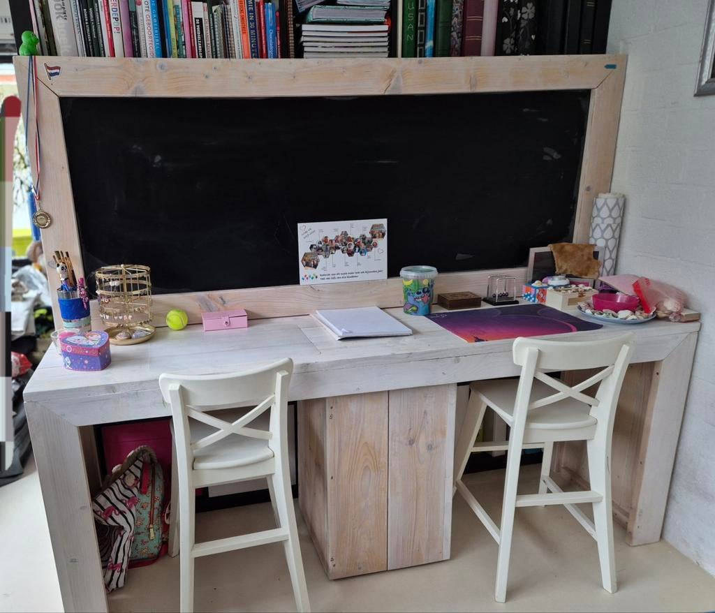 Bureau (kinderen) met krijtbord en opbergbak op wieltjes, Ophalen