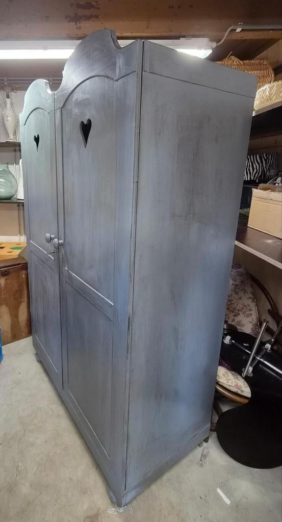 Brocante kast met hanggedeelte en legplanken, Ophalen