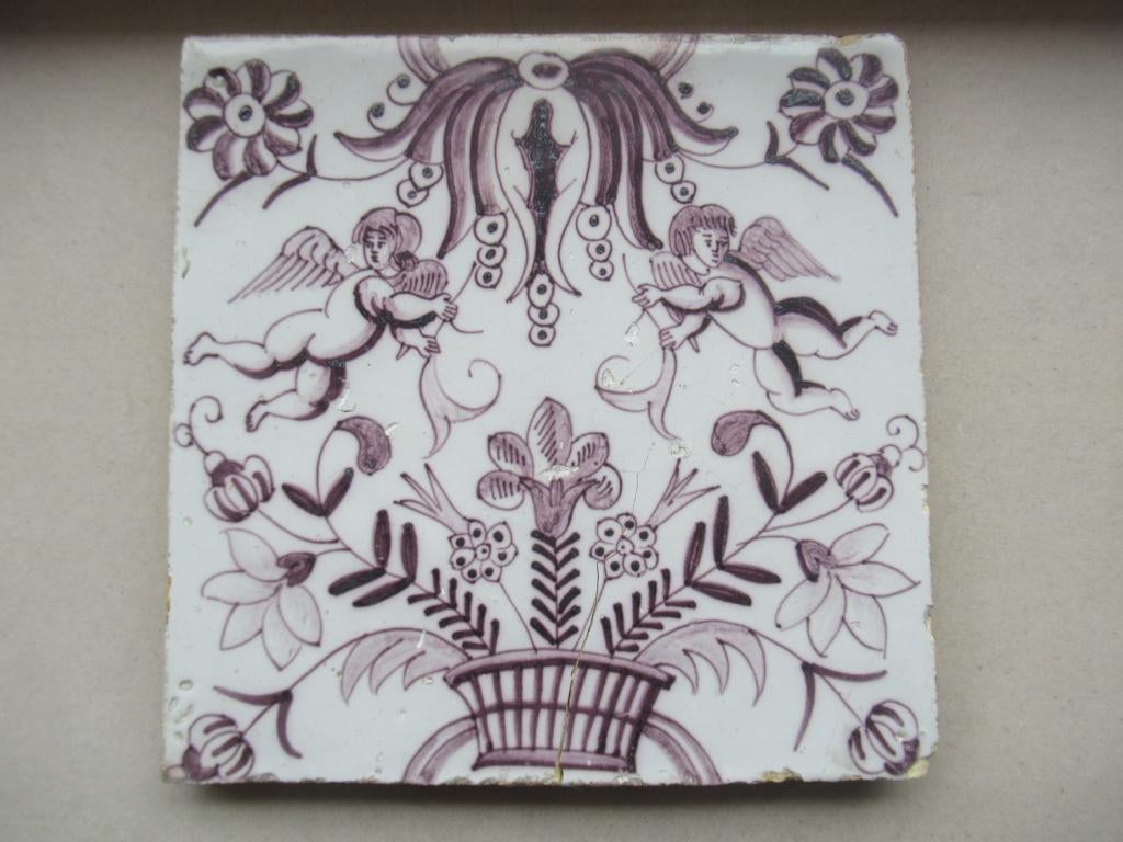 Antieke Tegel - Engelen - Mangaan - Putti, Antiek en Kunst, Antiek | Wandborden en Tegels, Ophalen of Verzenden