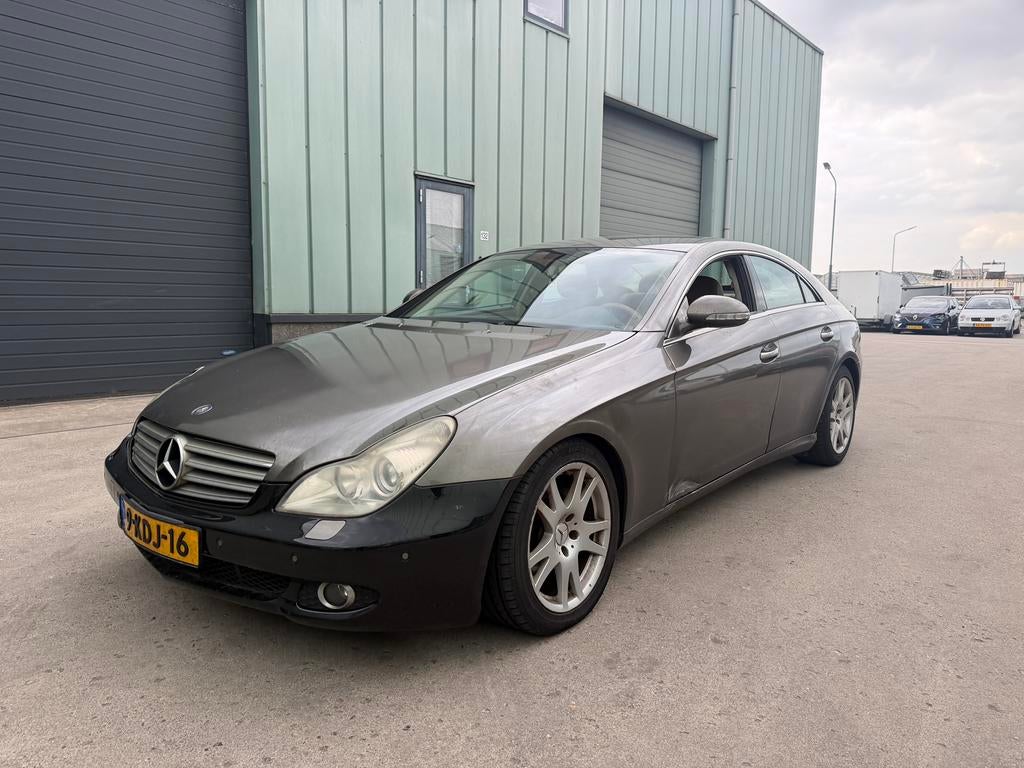 Mercedes-Benz CLS 3.5 Cls350 AUT 2005 Grijs rijdt goed, Auto's, Automaat, Achterwielaandrijving, Parkeersensor, Beige