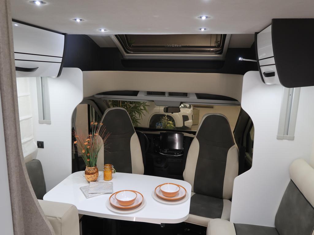 McLouis AVANTGARDE 365 AUTOMAAT, Caravans en Kamperen, Campers, Automaat, Luifel, Ford, Diesel