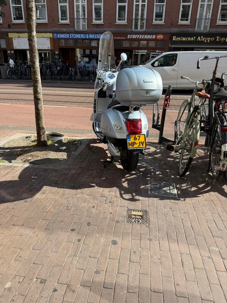 Vespa GTS 300 HPE Supertech, 2021. Windscherm en topkoffer, Ophalen, Gebruikt