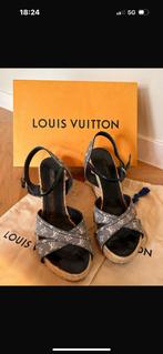 Originele Louis Vuitton sleehakken blauw maat 39 zgan, Kleding | Dames, Schoenen, Ophalen of Verzenden, Zo goed als nieuw, Blauw