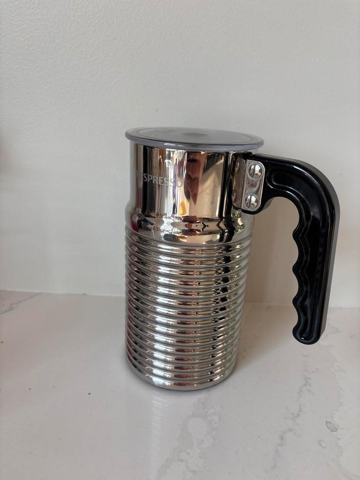 Nespresso melkopschuimer (zonder oplaadstation), Witgoed en Apparatuur, Melkopschuimers, Gebruikt, Elektrische melkopschuimer