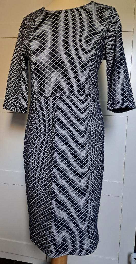 Jurk met ruitpatroon M, Kleding | Dames, Jurken, Zo goed als nieuw, Maat 38/40 (M), Zwart, Knielengte, Ophalen of Verzenden