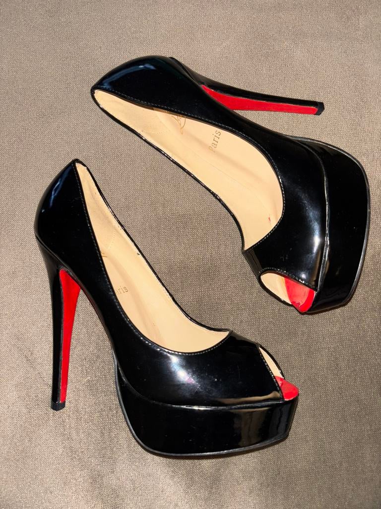 Christian louboutin zwarte pumps 36, Kleding | Dames, Schoenen, Ophalen of Verzenden, Zo goed als nieuw, Zwart