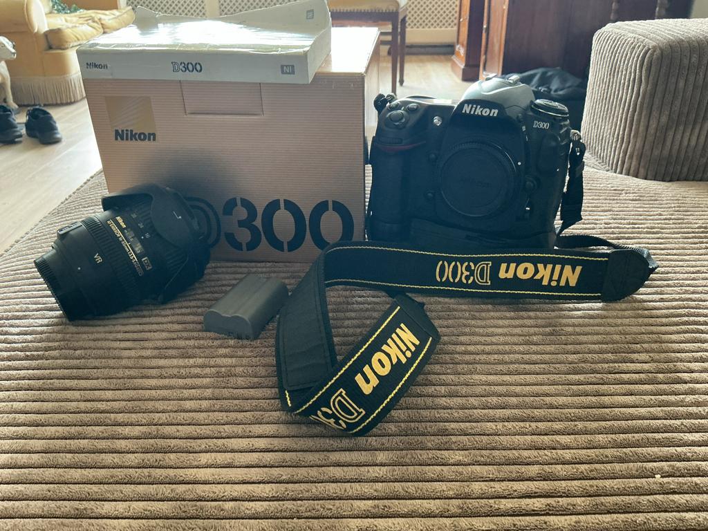 Nikon D300 Spiegelreflexcamera met 16-85mm lens en grip, Ophalen, Gebruikt, Spiegelreflex, 4 t/m 7 keer