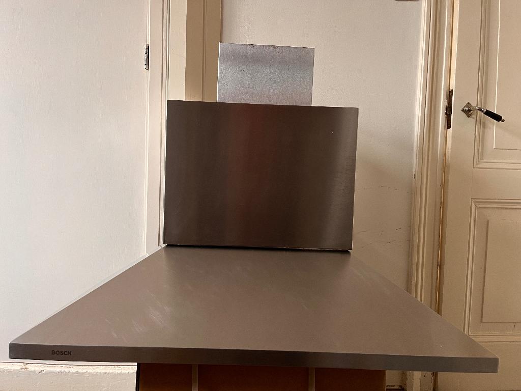 Bosch RVS wandschouw afzuigkap inclusief 2 schachten, Witgoed en Apparatuur, Afzuigkappen, Ophalen, Wandschouwkap, Zo goed als nieuw
