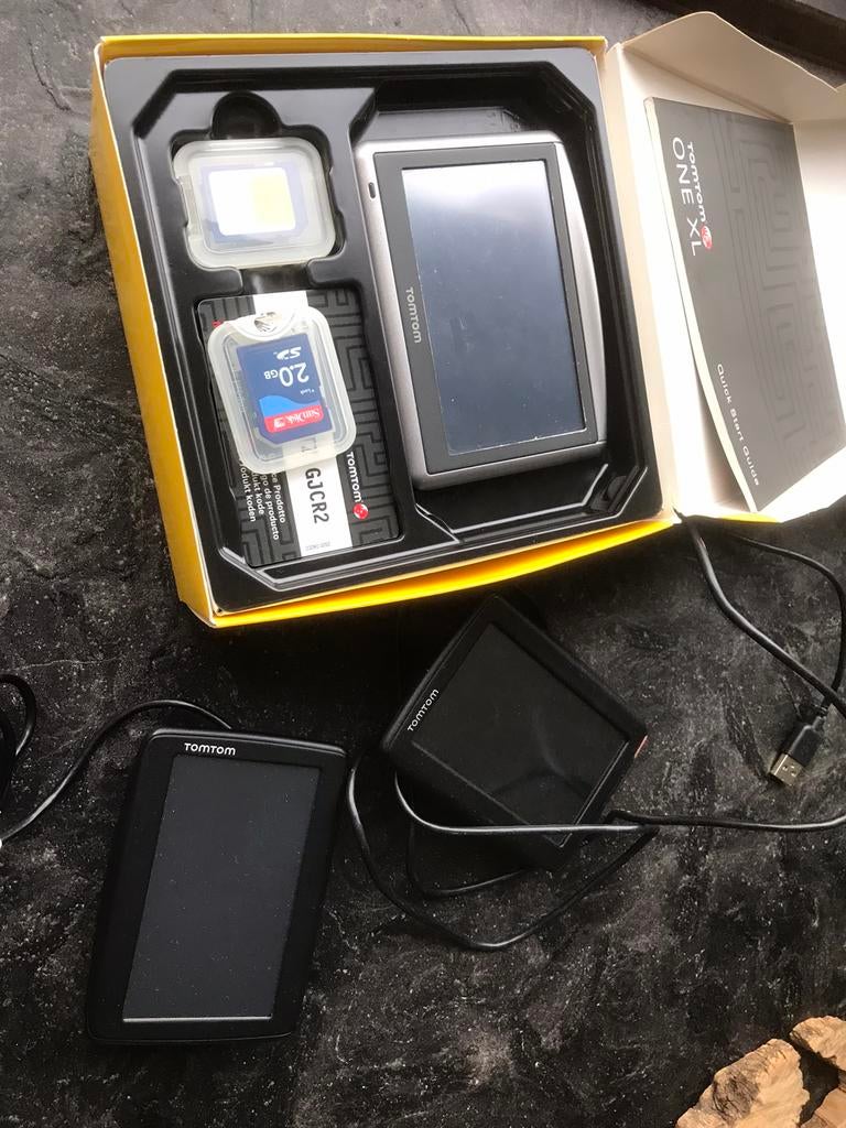 5 x TomTom plus auto stekkers, Ophalen of Verzenden, Zo goed als nieuw, Landkaarten