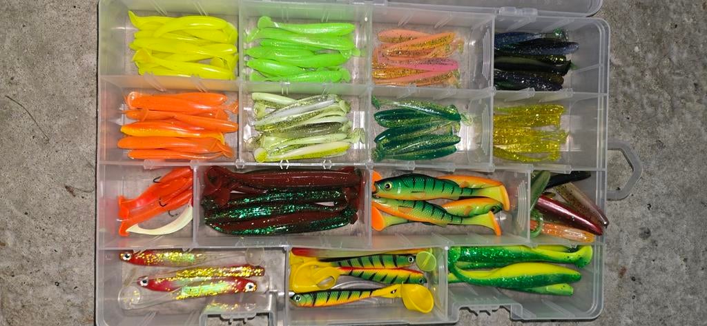 Kunstaas &Lood- Nieuw! Ruim 300stuks kunstaasjes met haken, Ophalen of Verzenden, Nieuw, Dobber of Lood