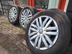 3 wieldoppen en 4 VW velgen met zomerbanden 205/55/16, Auto diversen, Wieldoppen, Ophalen, Gebruikt