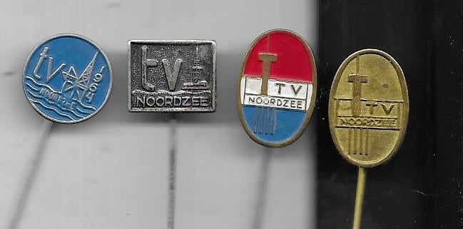 RADIO NOORDZEE 4 VERSCHILLENDE SCHEPEN SPELDEN, Verzamelen, Verzenden, Gebruikt, Overige onderwerpen, Speldje of Pin