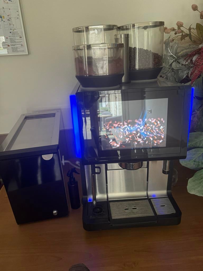 WMF9000S Professionele Koffiemachine/Goede Staat +koelkastje, Ophalen, Gebruikt, 10 kopjes of meer, Koffiemachine