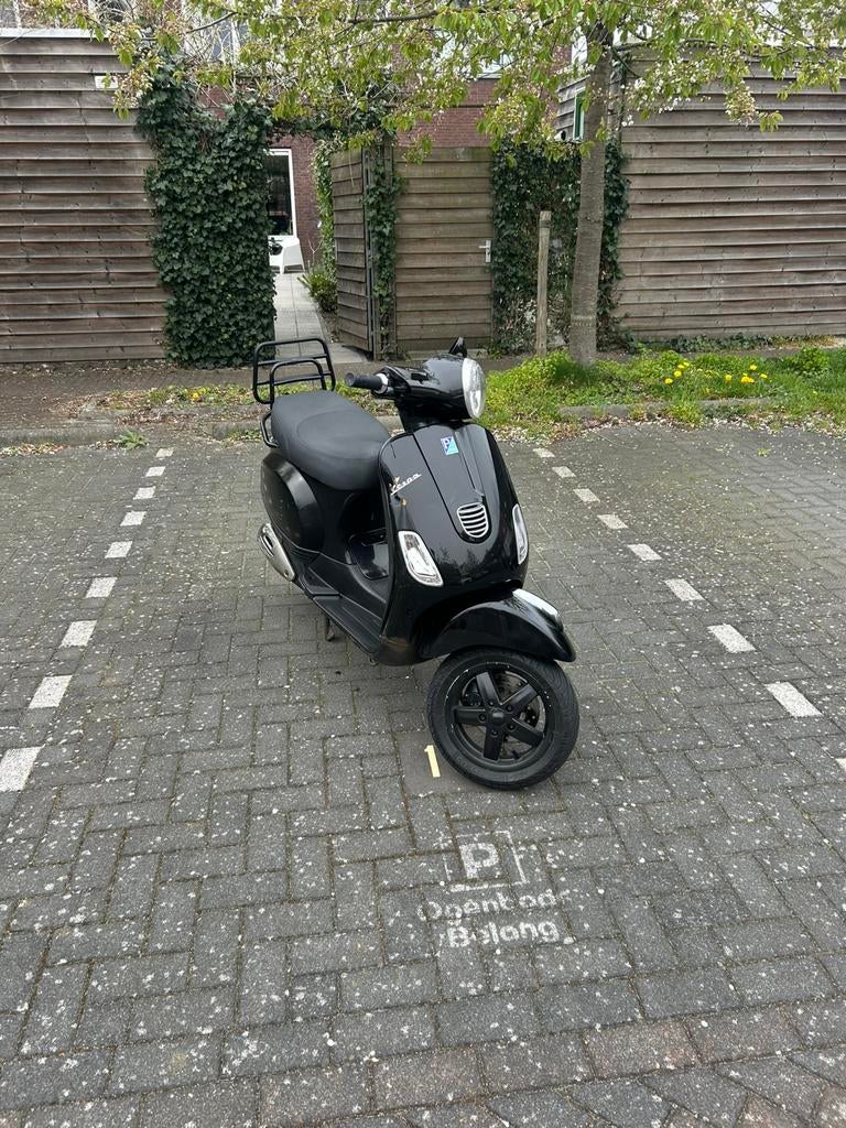 Vespa LX 80cc 4t 4v, Fietsen en Brommers, Scooters | Vespa, Zo goed als nieuw, Vespa LX, Maximaal 45 km/u, Benzine, Ophalen of Verzenden