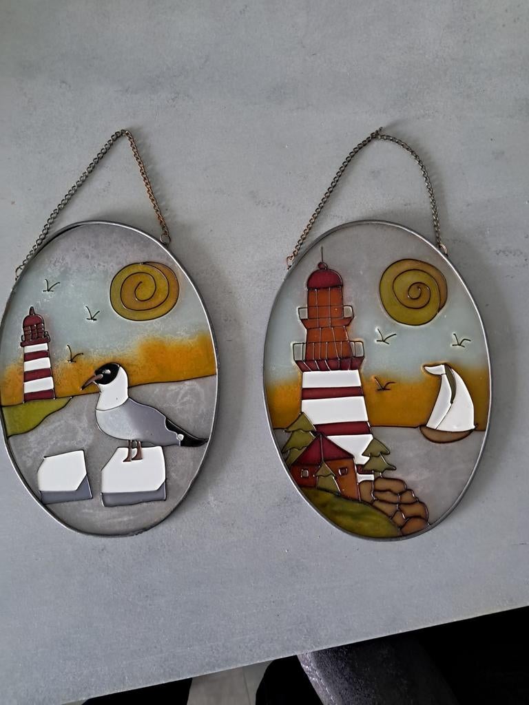 2x Glas in lood raamhangers: vuurtoren en zeemeeuw, Ophalen of Verzenden