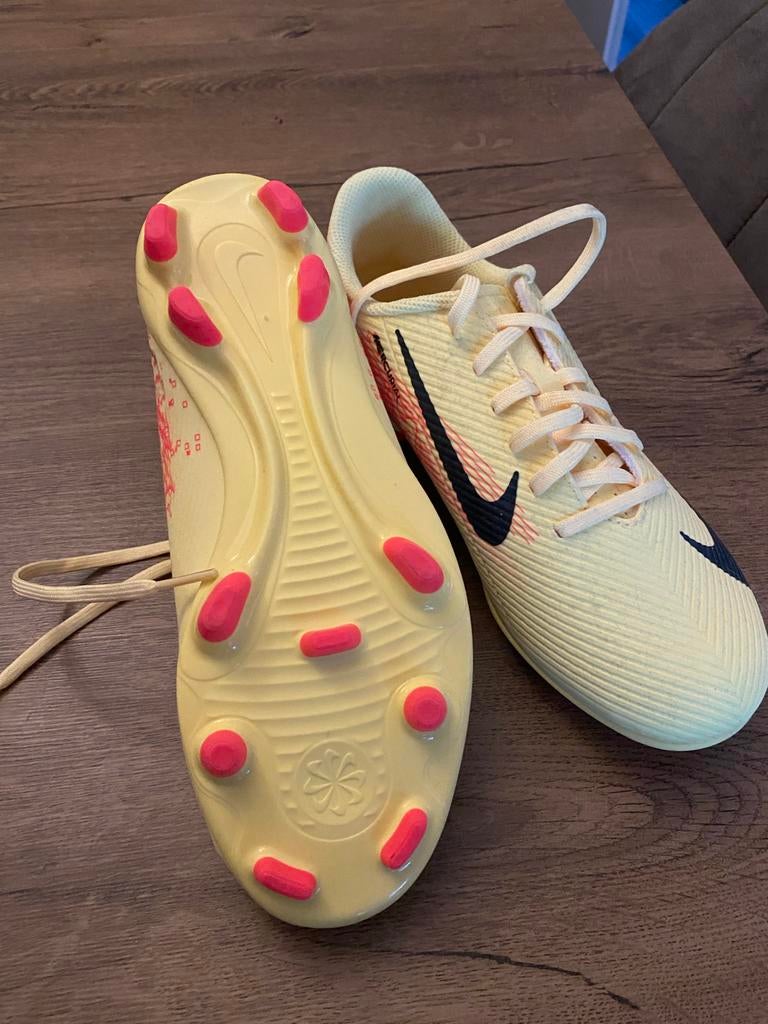 Nieuwe voetbal schoenen maat 37,5, Sport en Fitness, Ophalen, Nieuw, Schoenen