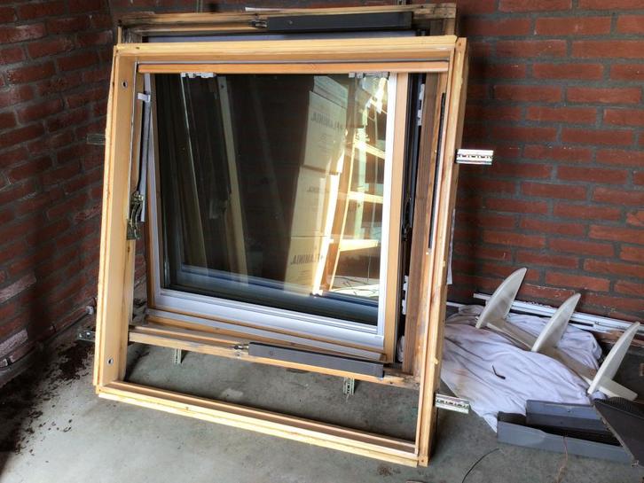 2 Velux  dakramen, Doe-het-zelf en Verbouw, Glas en Ramen, Gebruikt, Dakraam, 80 tot 120 cm, 80 tot 120 cm, Dubbelglas, Ophalen