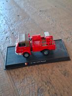 Renault brandweerauto CCFL 1981 1:50 miniatuur met display, Ophalen of Verzenden, Zo goed als nieuw, Auto
