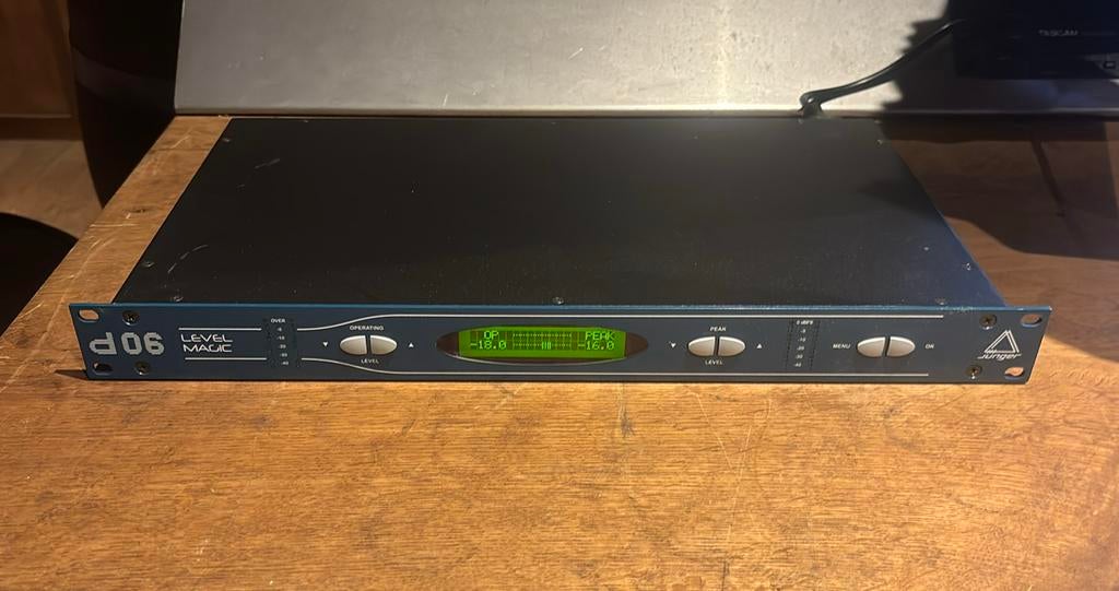 Jünger D06 digital audio leveler, Ophalen, Duitsland, Junger@audio.com, Zo goed als nieuw