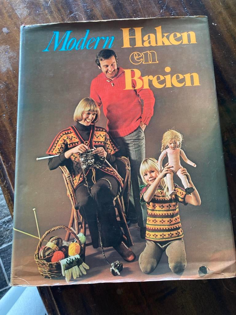 Vintage Boek: Modern Haken en Breien - Jaren '70 Stijl, Hobby en Vrije tijd, Breien en Haken, Ophalen of Verzenden, Gebruikt, Breien of Haken