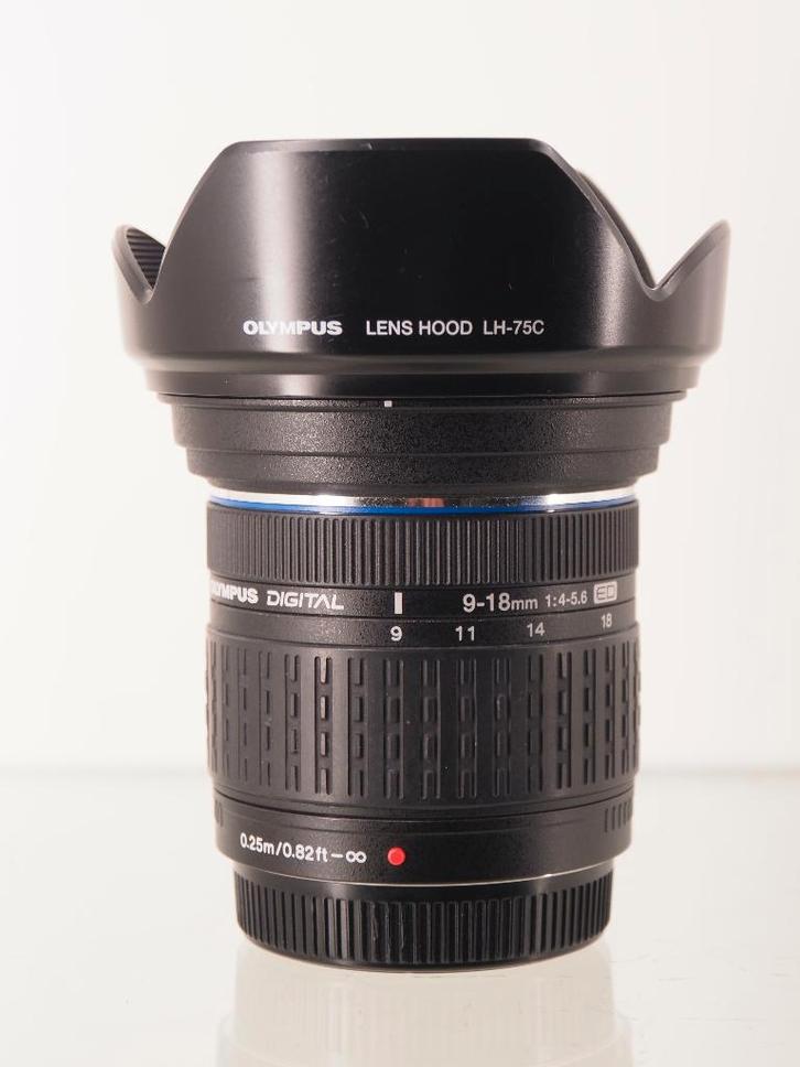 Olympus 9-18mm fourthirds groothoeklens incl. zonnekap, Verzamelen, Fotografica en Filmapparatuur, Lens of Lenzen, 1980 tot heden