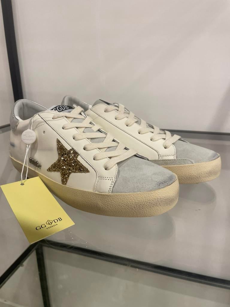 Mooie golden goose schoenen nog nooit gedragen maat 40, Ophalen of Verzenden, Zo goed als nieuw, Wit