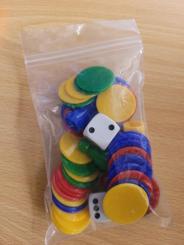 Zakjes met dobbelstenen, fiches en pionnen, Ophalen of Verzenden