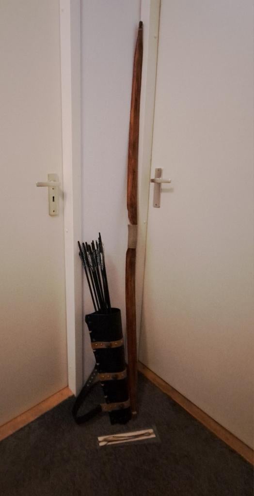 longbow, 68". 12 pijlen, leren pijlkoker., Ophalen, Gebruikt, Longbow