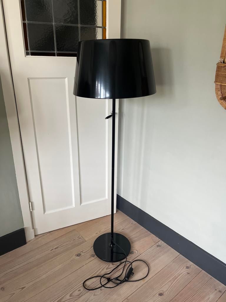 Zwarte IKEA vloerlamp met kap, Huis en Inrichting, Ophalen, Gebruikt, Metaal, 150 tot 200 cm