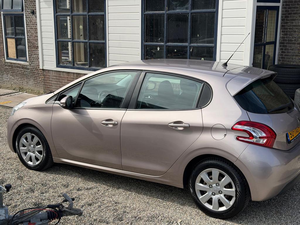 Peugeot 208 1.4 VTi Active Airco Cruise Navi Nieuwe Apk Nett, Euro 5, Origineel Nederlands, Bedrijf, Handgeschakeld