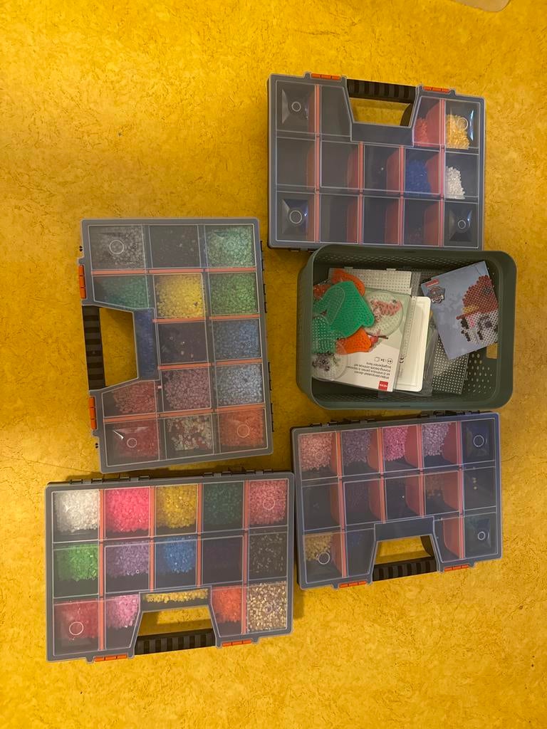 Grote collectie Hama strijkkralen met opbergdozen, Gebruikt, Overige thema's, Meerkleurig, Ophalen of Verzenden