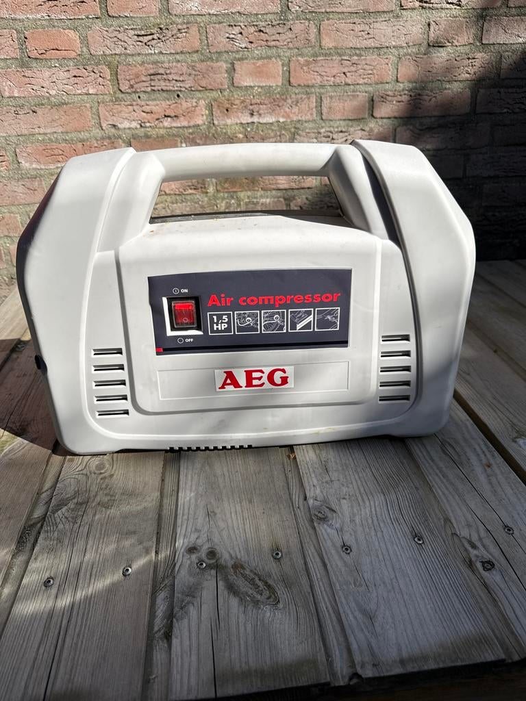 AEG Air Compressor 1.5 HP - Compact en Mobiel, Doe-het-zelf en Verbouw, Compressors, Ophalen, Gebruikt, Minder dan 200 liter/min