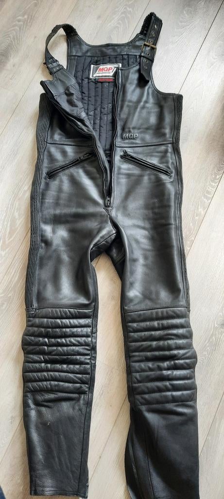 Motorkleding (broek en has), Ophalen