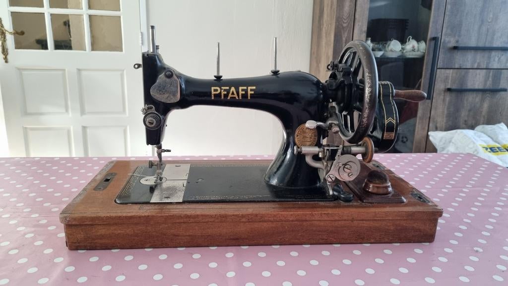 Oude PFAFF naaimachine, Antiek en Kunst, Antiek | Naaimachines, Ophalen